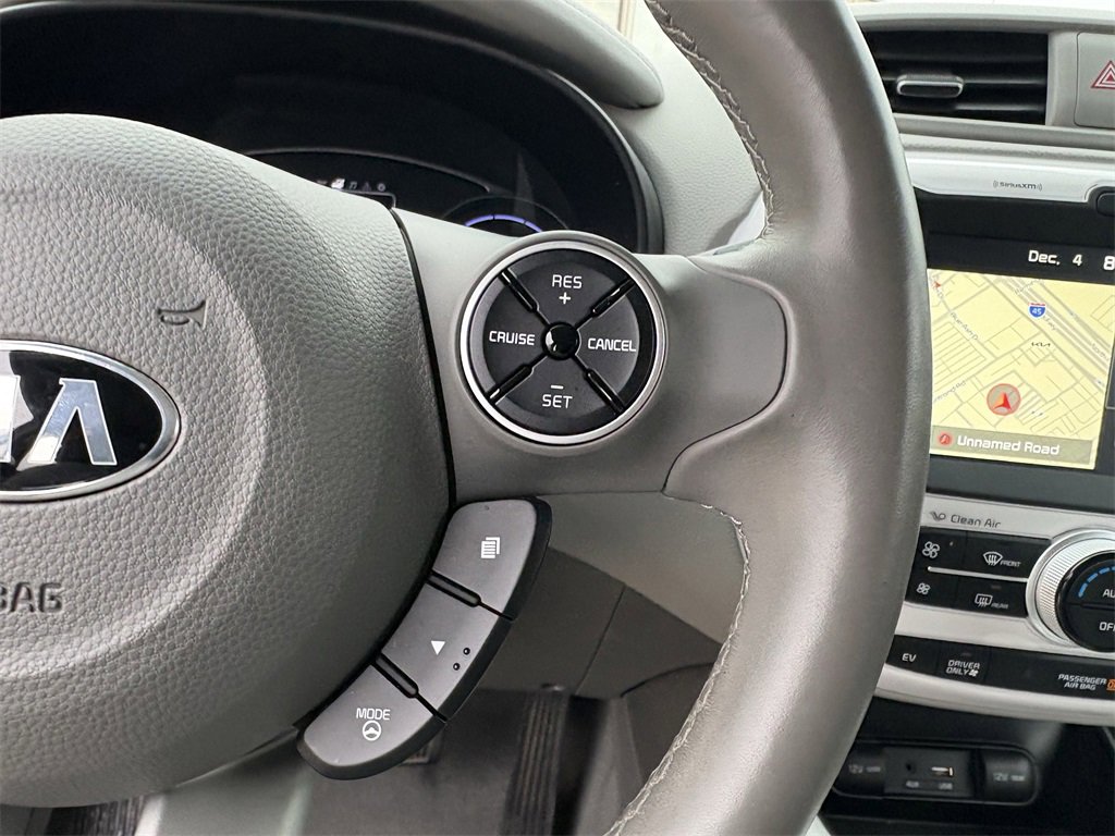 Used 2017 Kia Soul EV + w/ Sun & Fun Package image 17