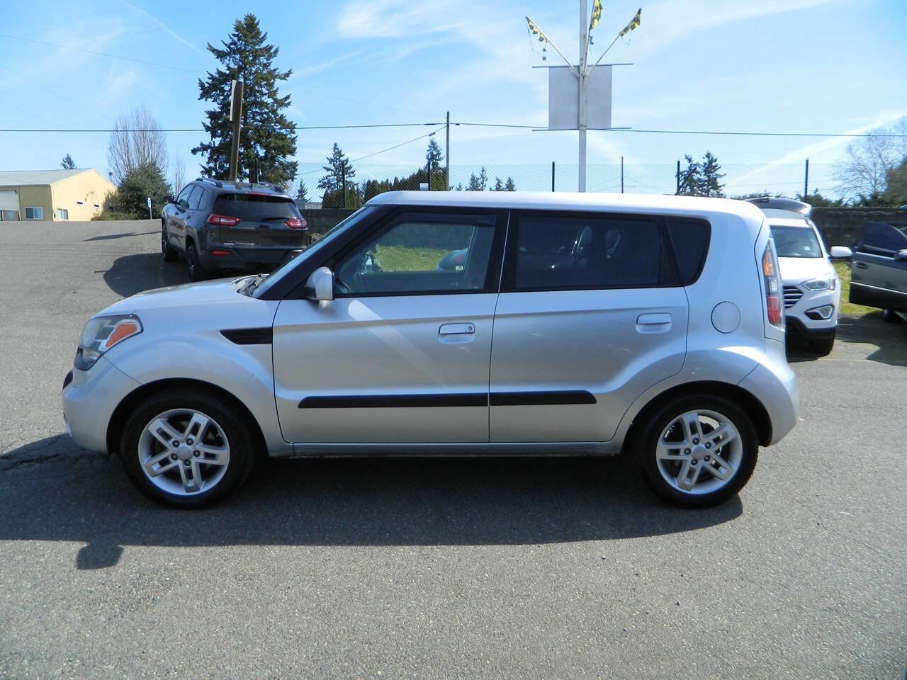 Used 2010 Kia Soul + image 5