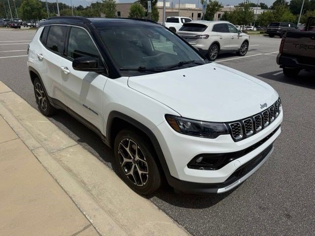 Used 2025 Jeep Compass Limited w/ Sun & Sound Group AWD/4WD image 4