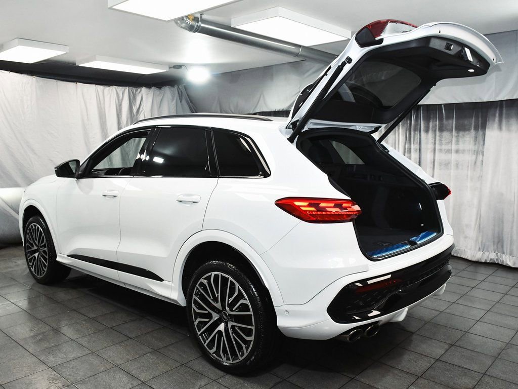 Used 2025 Audi SQ5 Premium Plus w/ Premium Plus Package image 58