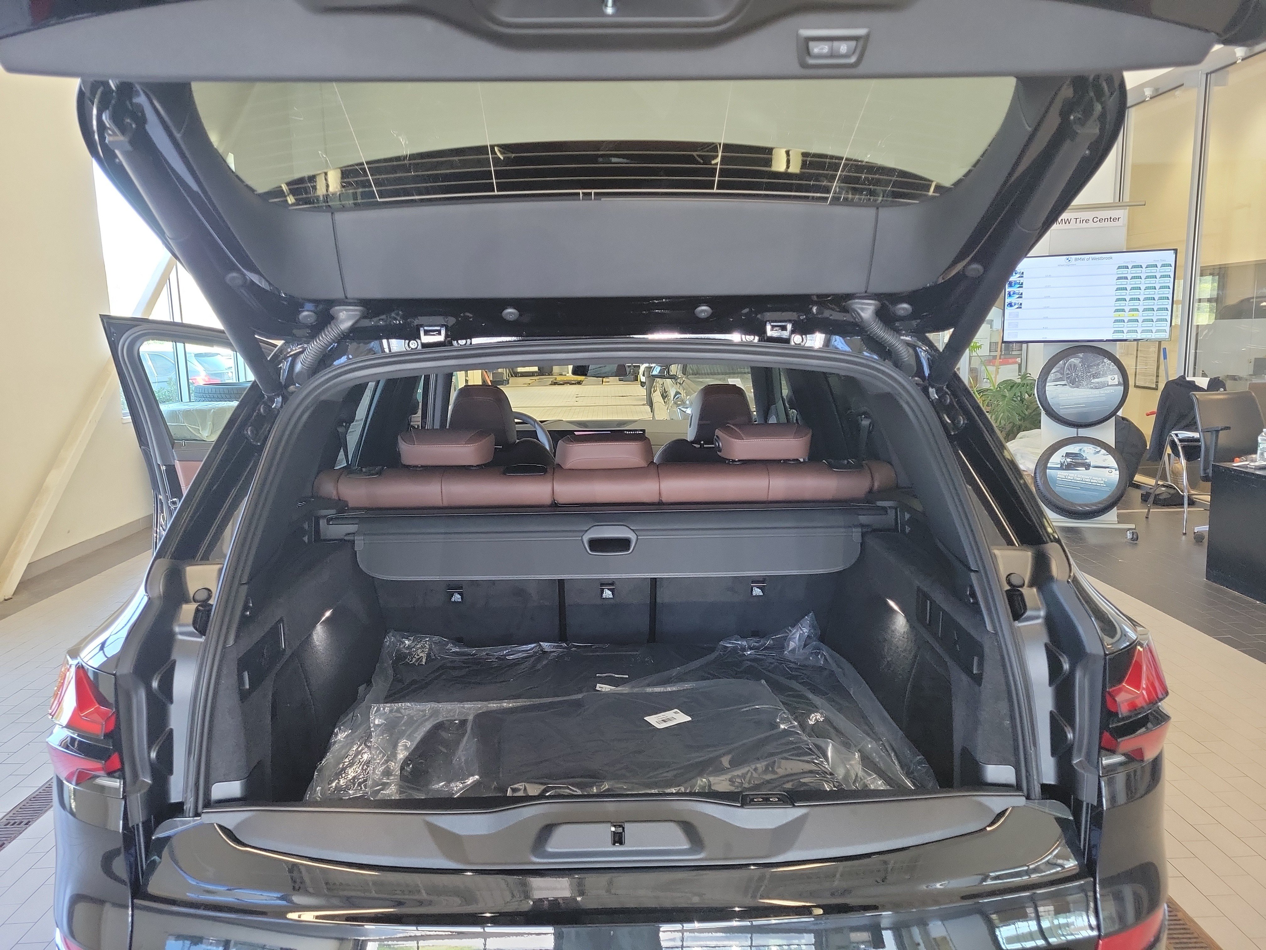 Used 2026 BMW X5 xDrive50e w/ M Sport Package AWD/4WD image 17