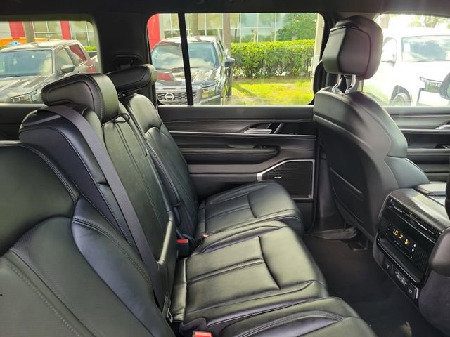 Used 2023 Jeep Wagoneer L Series III w/ Preferred Equipment Group AWD/4WD image 33
