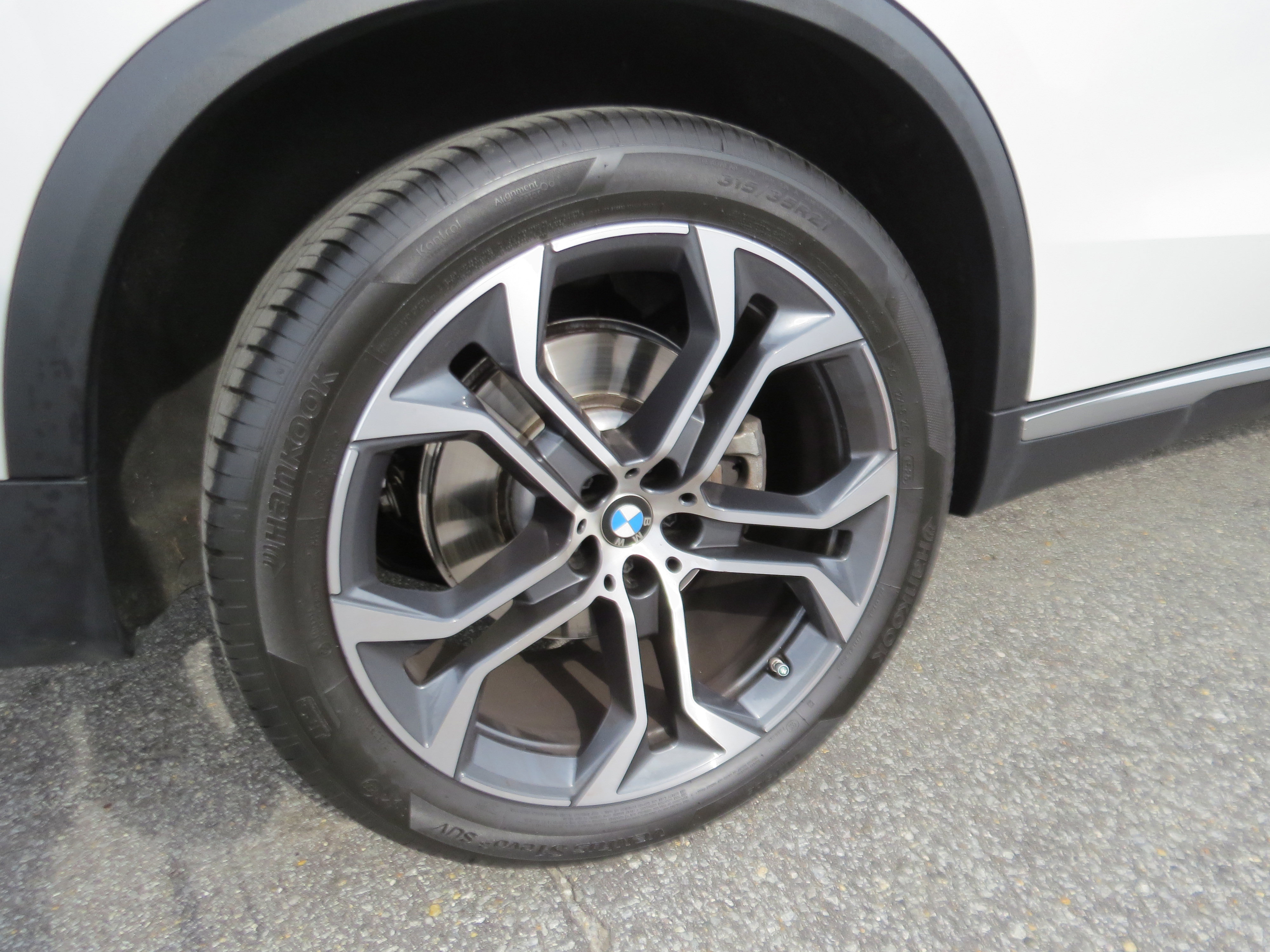 Used 2024 BMW X5 xDrive40i w/ Premium Package image 8