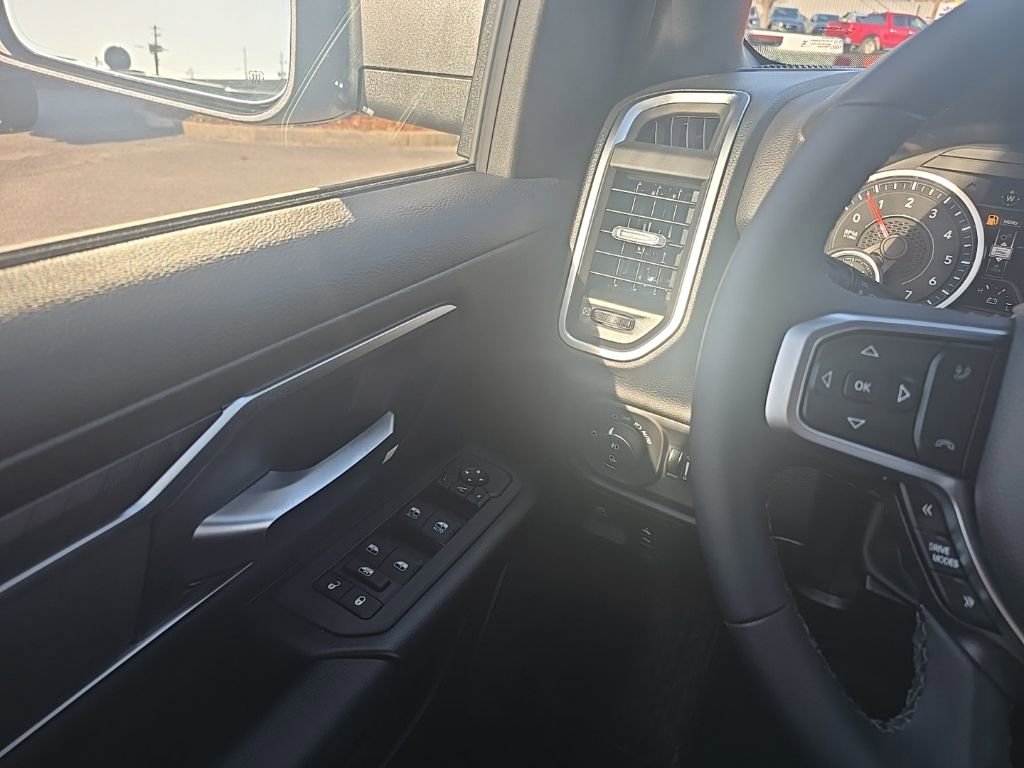 New 2026 RAM 1500 4x4 Crew Cab image 15