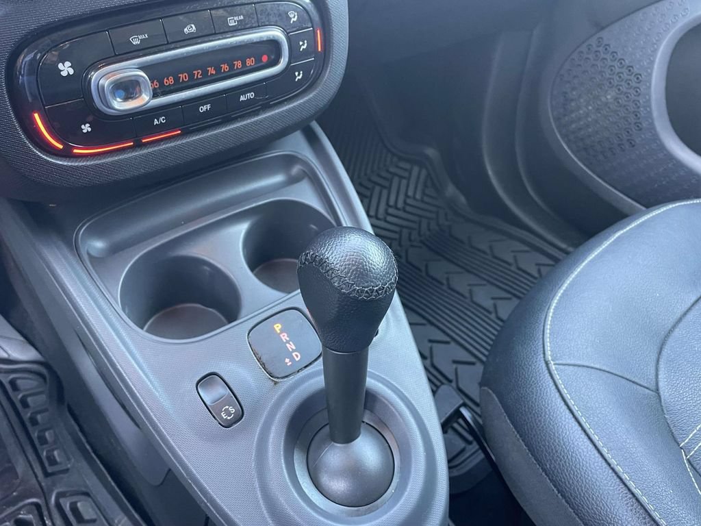 Used 2016 smart fortwo Prime RWD image 30