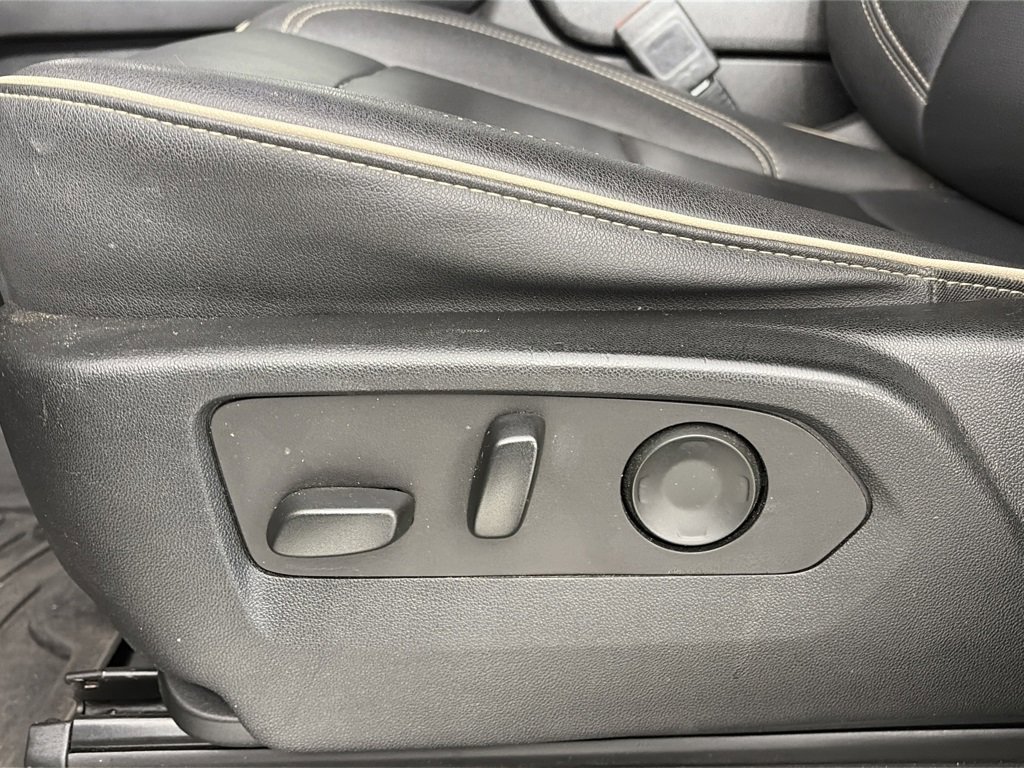 Used 2023 Chevrolet Suburban Premier image 27