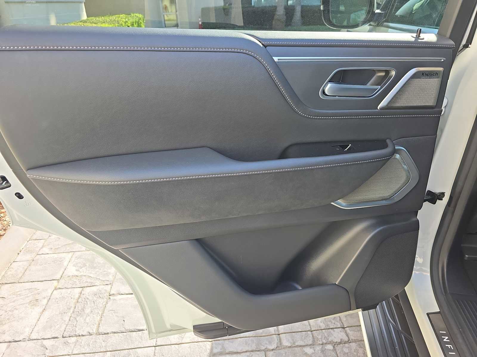 Certified 2025 INFINITI QX80 Sensory image 10