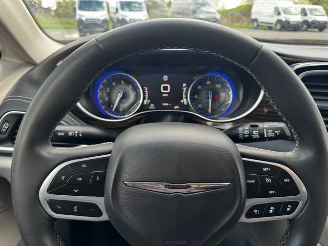 Used 2023 Chrysler Pacifica Limited image 24
