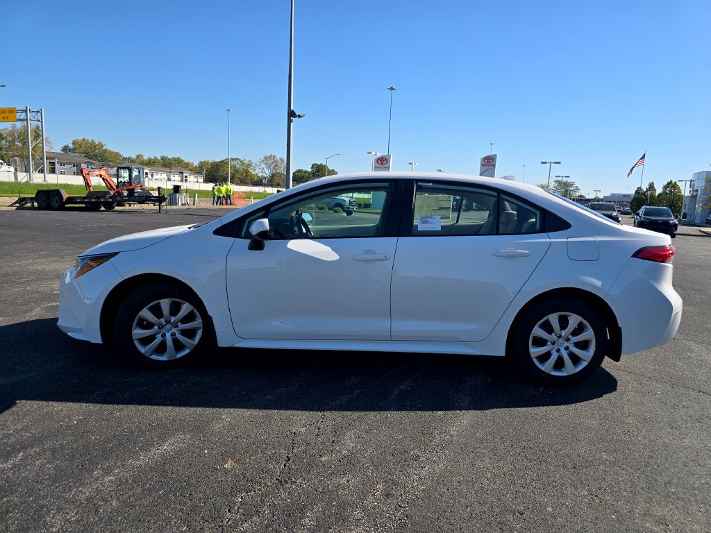New 2027 Toyota Corolla LE FWD image 10
