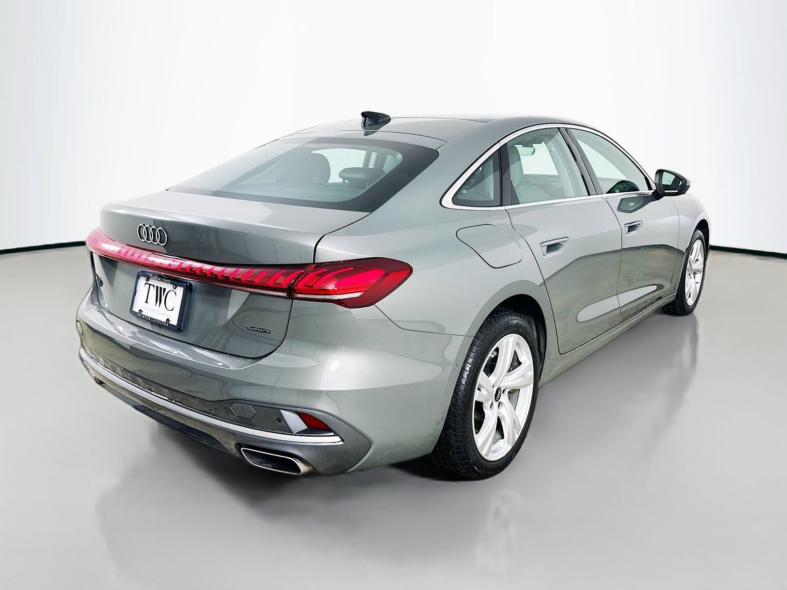 Used 2025 Audi A5 2.0T Premium Plus w/ Premium Plus AWD/4WD image 5