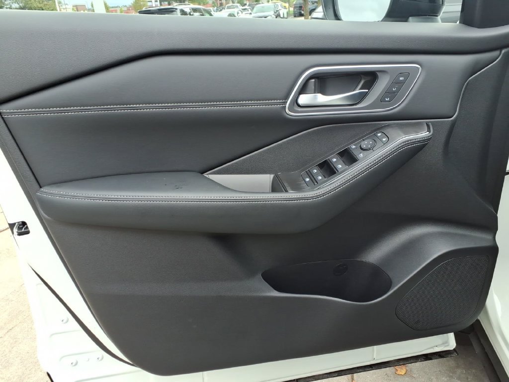 New 2026 Nissan Rogue Platinum AWD/4WD image 14