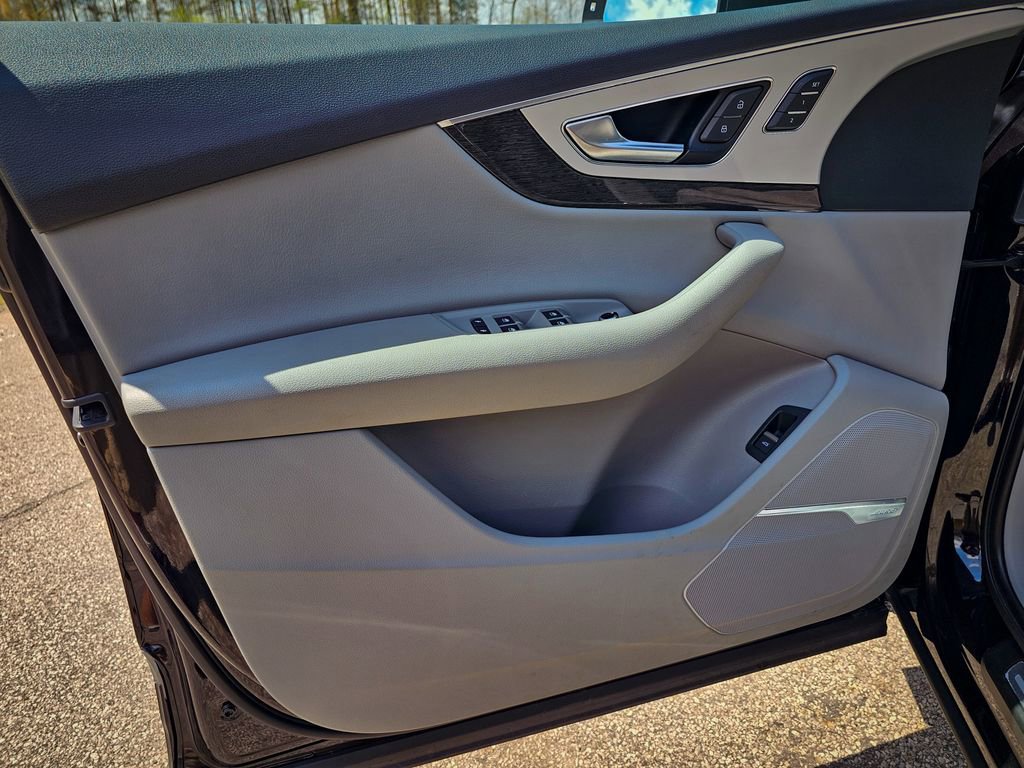 Used 2018 Audi Q7 2.0T Premium Plus w/ Premium Plus Package AWD/4WD image 9