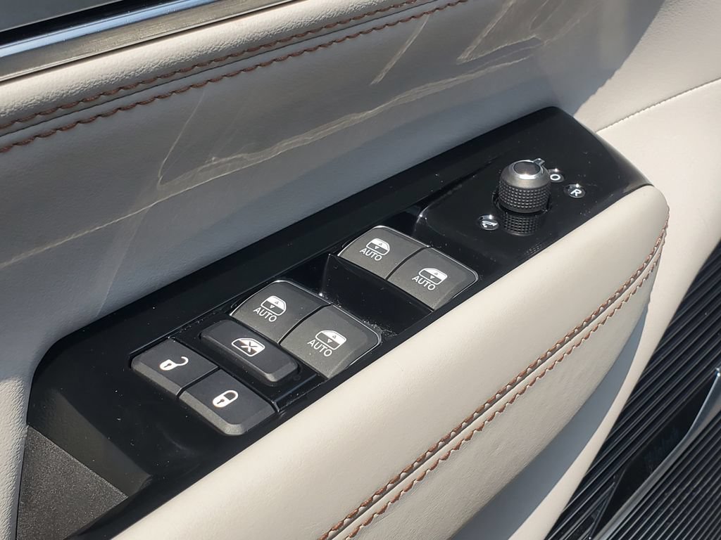 Used 2025 Jeep Grand Wagoneer 4WD image 8