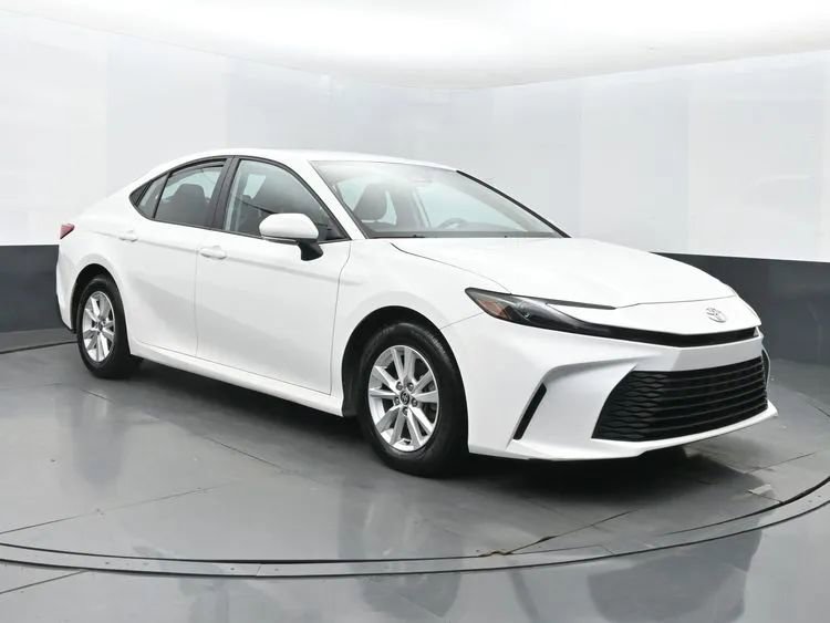 Used 2025 Toyota Camry LE image 2