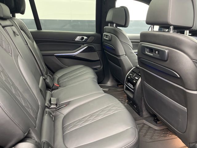 Used 2022 BMW X7 M50i w/ Dynamic Handling Package image 16