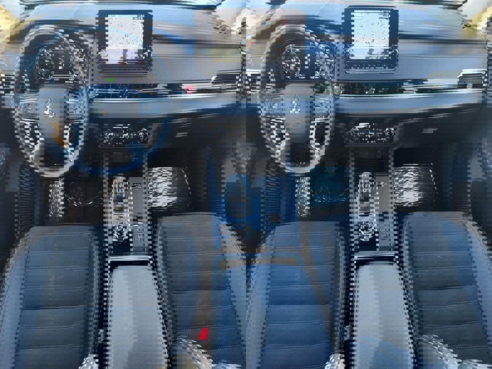 Used 2024 Mitsubishi Outlander 4WD Plug-In Hybrid image 32