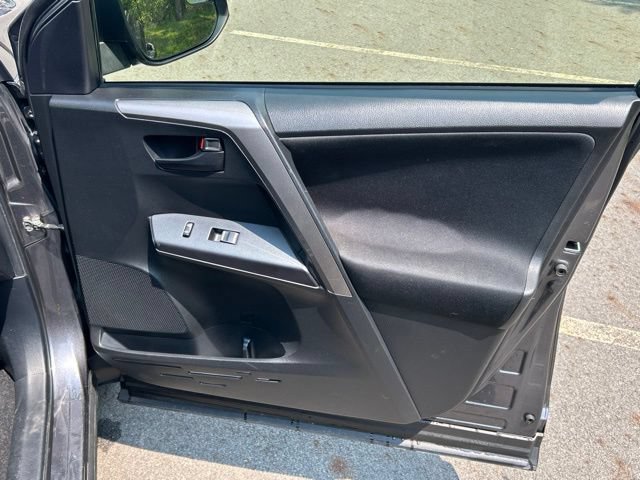 Used 2018 Toyota RAV4 LE w/ All Weather Liner Package AWD/4WD image 27