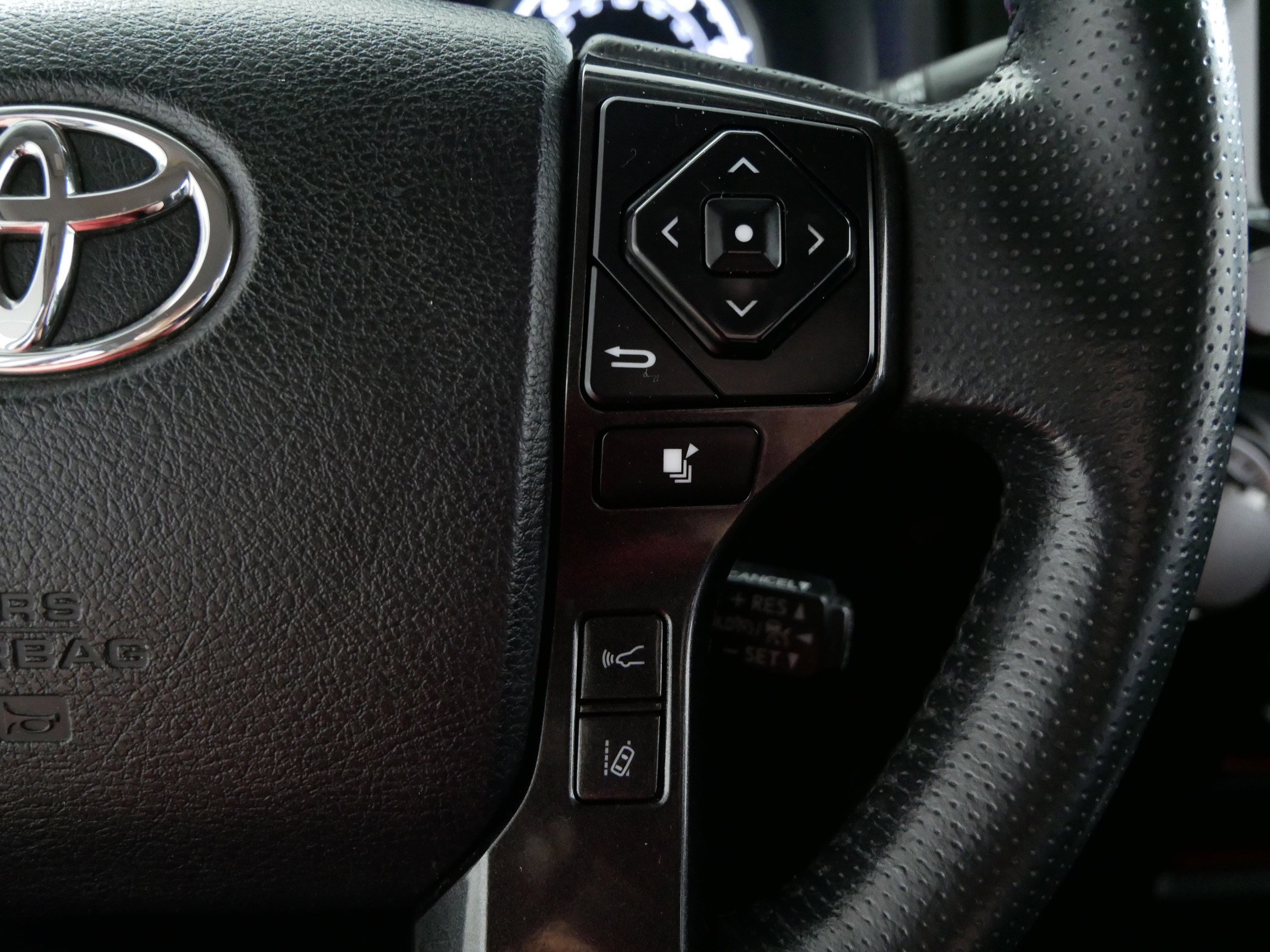 Used 2020 Toyota 4Runner TRD Off-Road Premium image 28