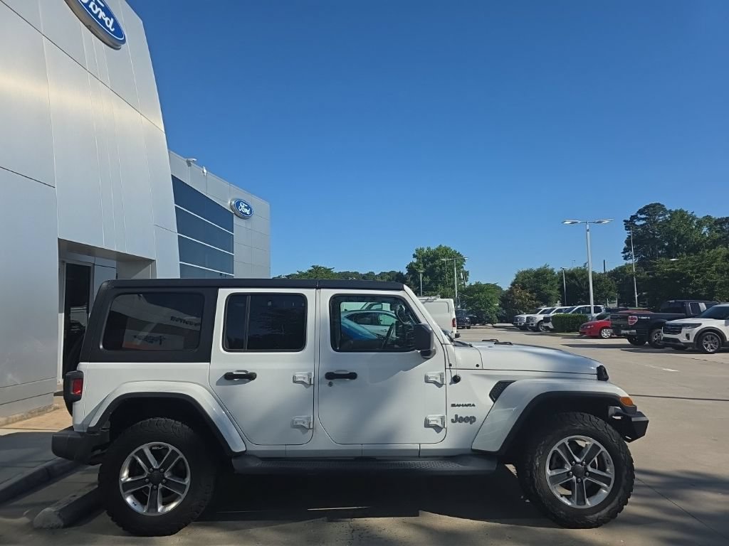 Used 2018 Jeep Wrangler Unlimited Sahara AWD/4WD image 4