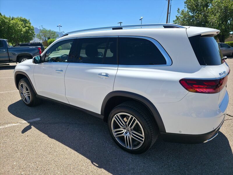 Used 2025 Mercedes-Benz GLS 450 4MATIC image 10