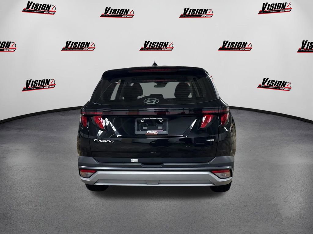 Certified 2025 Hyundai Tucson SE image 6