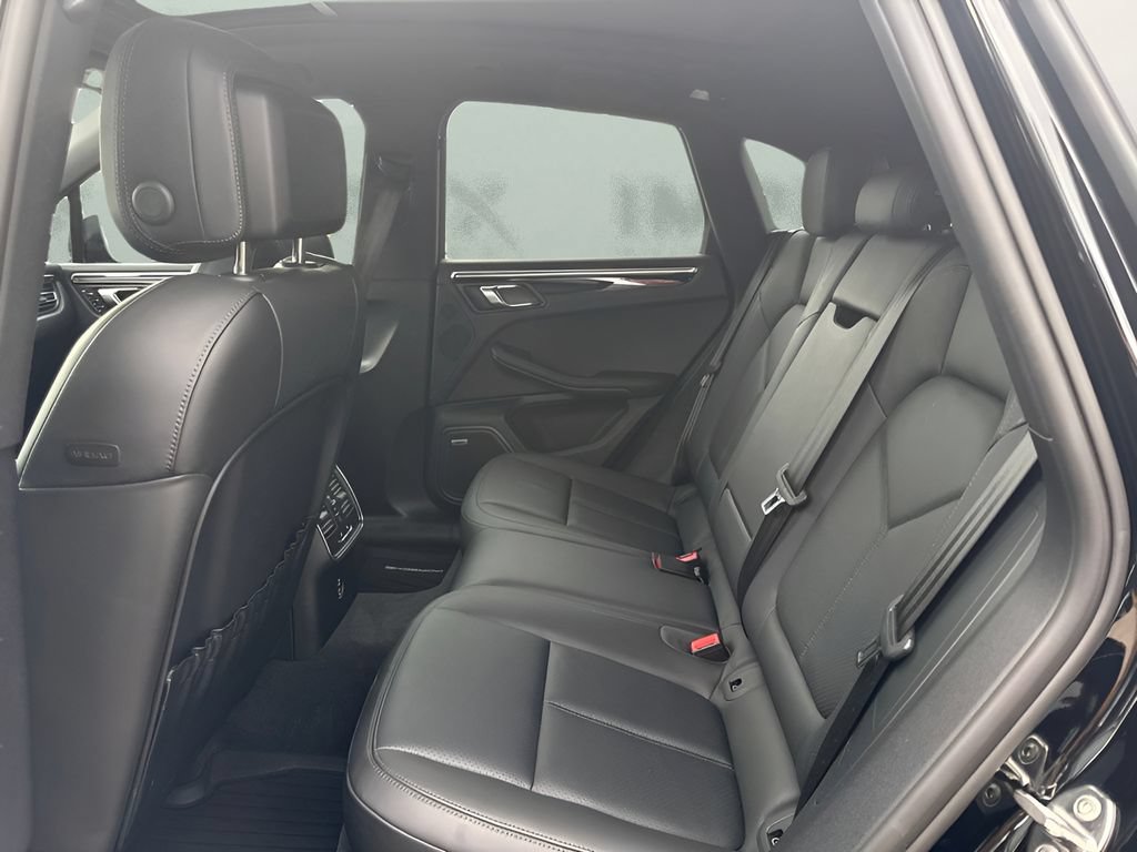 Used 2022 Porsche Macan AWD/4WD image 14