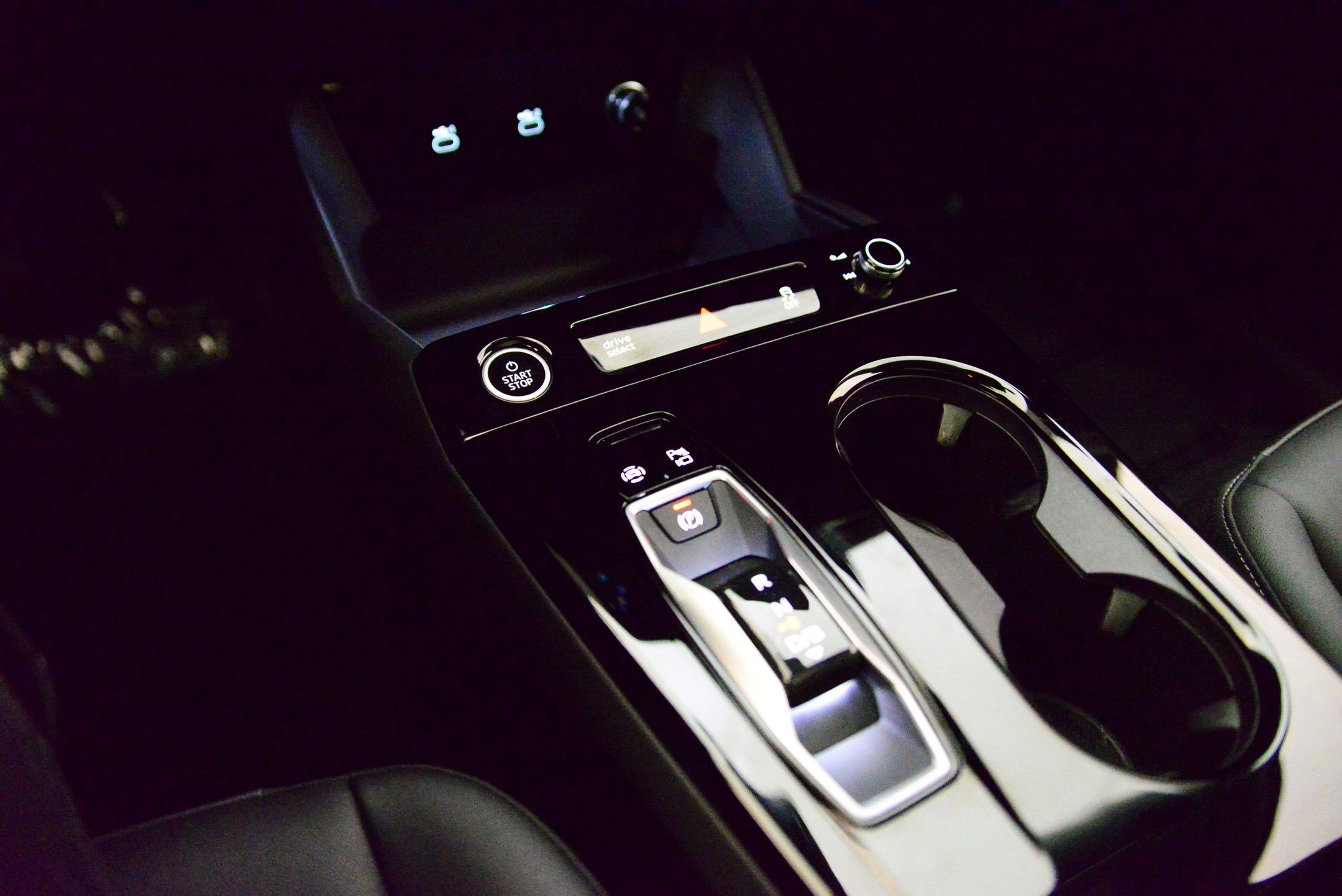 Certified 2025 Audi Q6 e-tron Premium w/ Convenience Package image 28