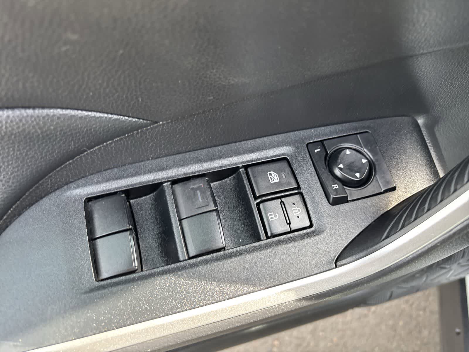 Used 2021 Toyota RAV4 XLE w/ XLE Grade Weather Package AWD/4WD image 10