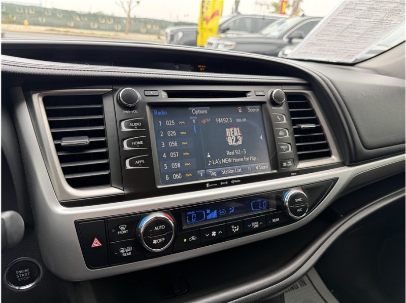 Used 2017 Toyota Highlander SE FWD image 52
