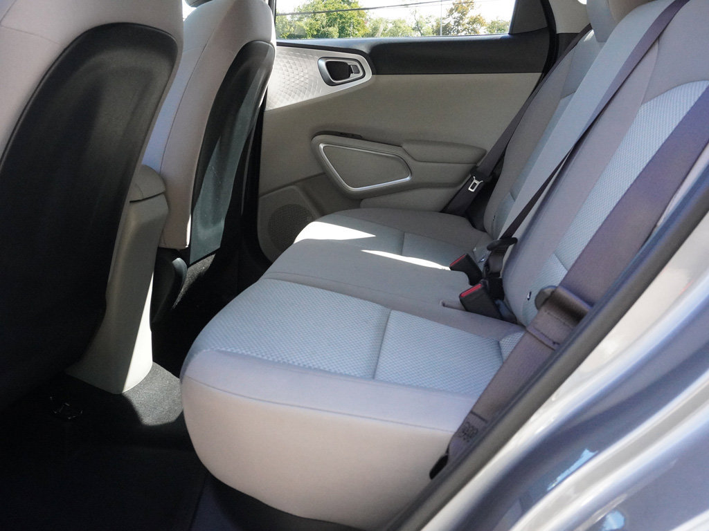 Used 2025 Kia Soul LX w/ LX Technology Package FWD image 27