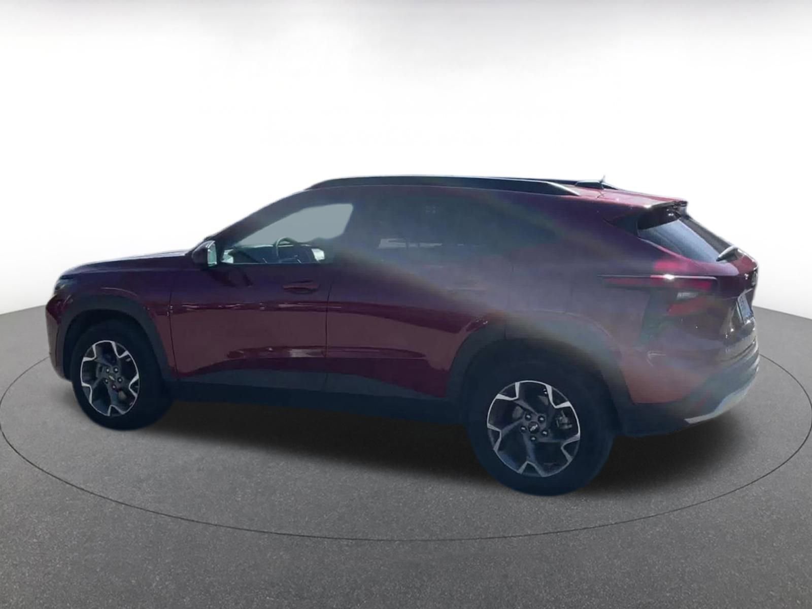 Used 2025 Chevrolet Trax LT image 8