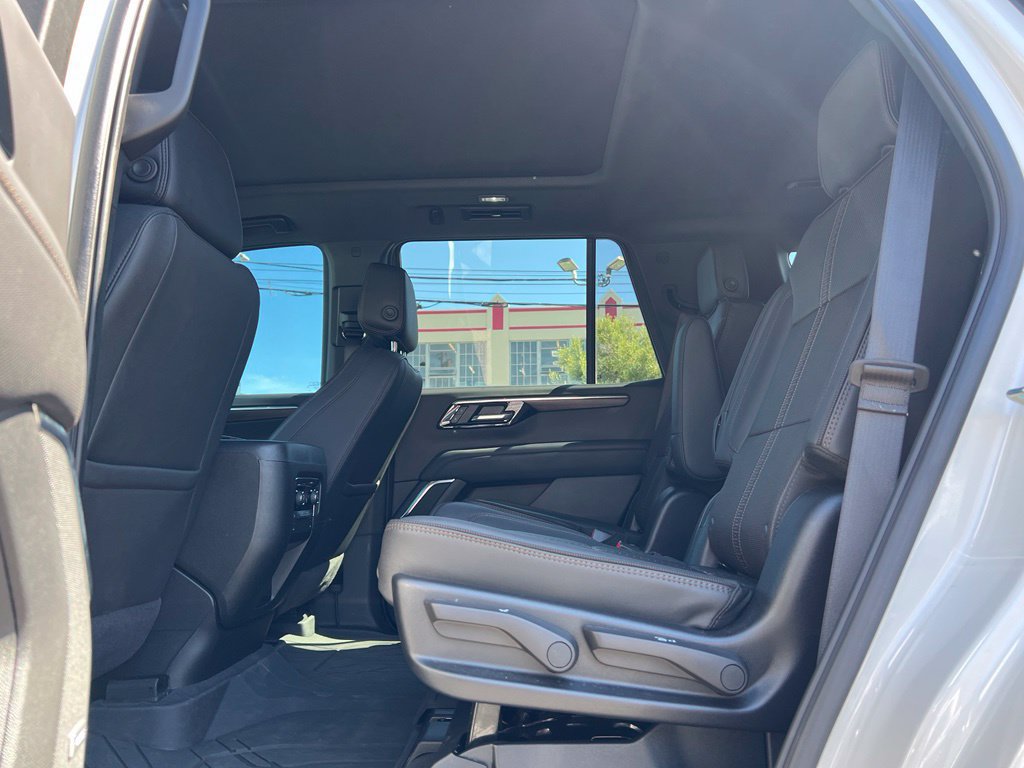 Used 2025 Chevrolet Tahoe High Country AWD/4WD image 16