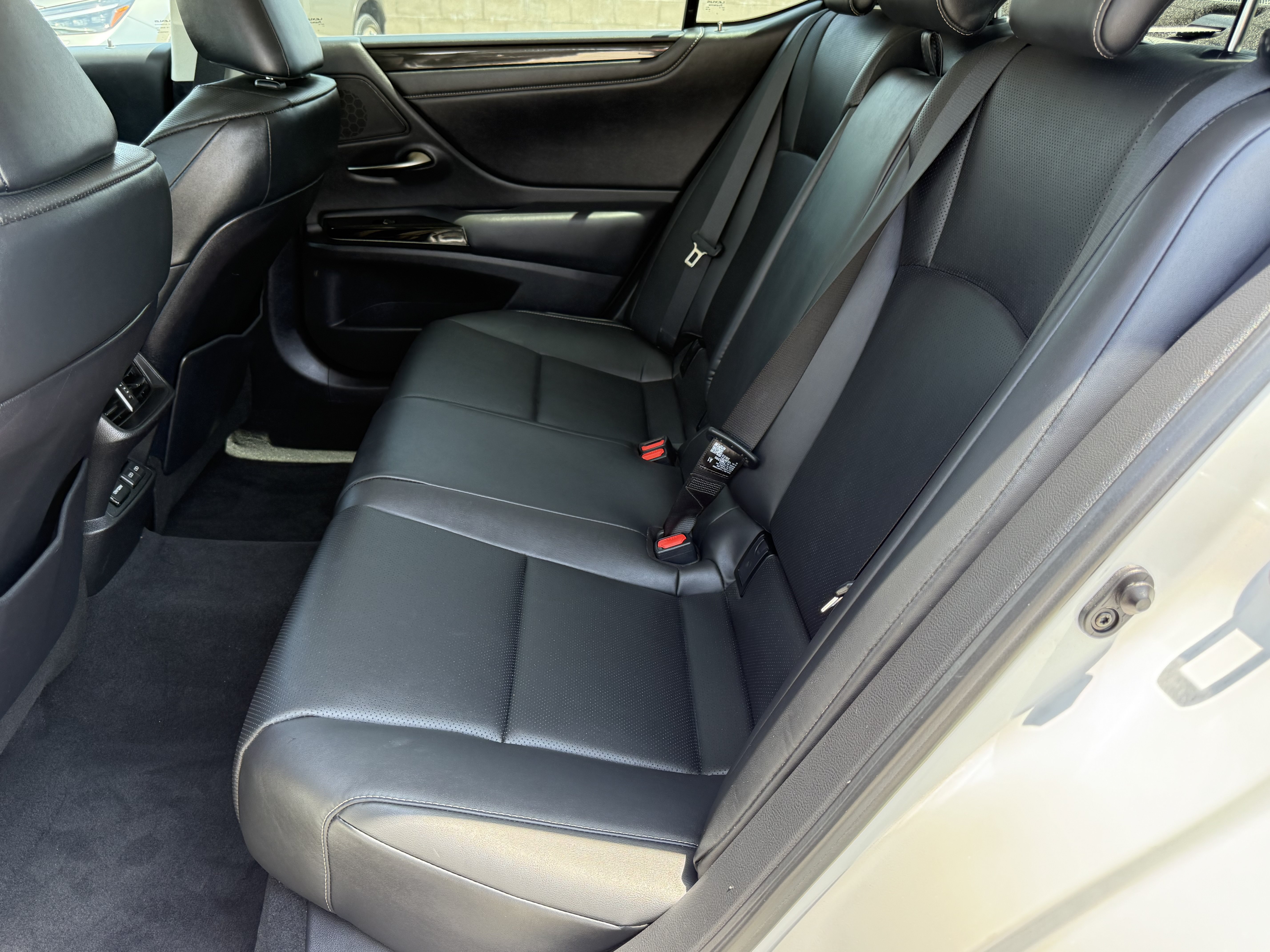 Certified 2024 Lexus ES 350 w/ Accessory Package (Z2) FWD image 29