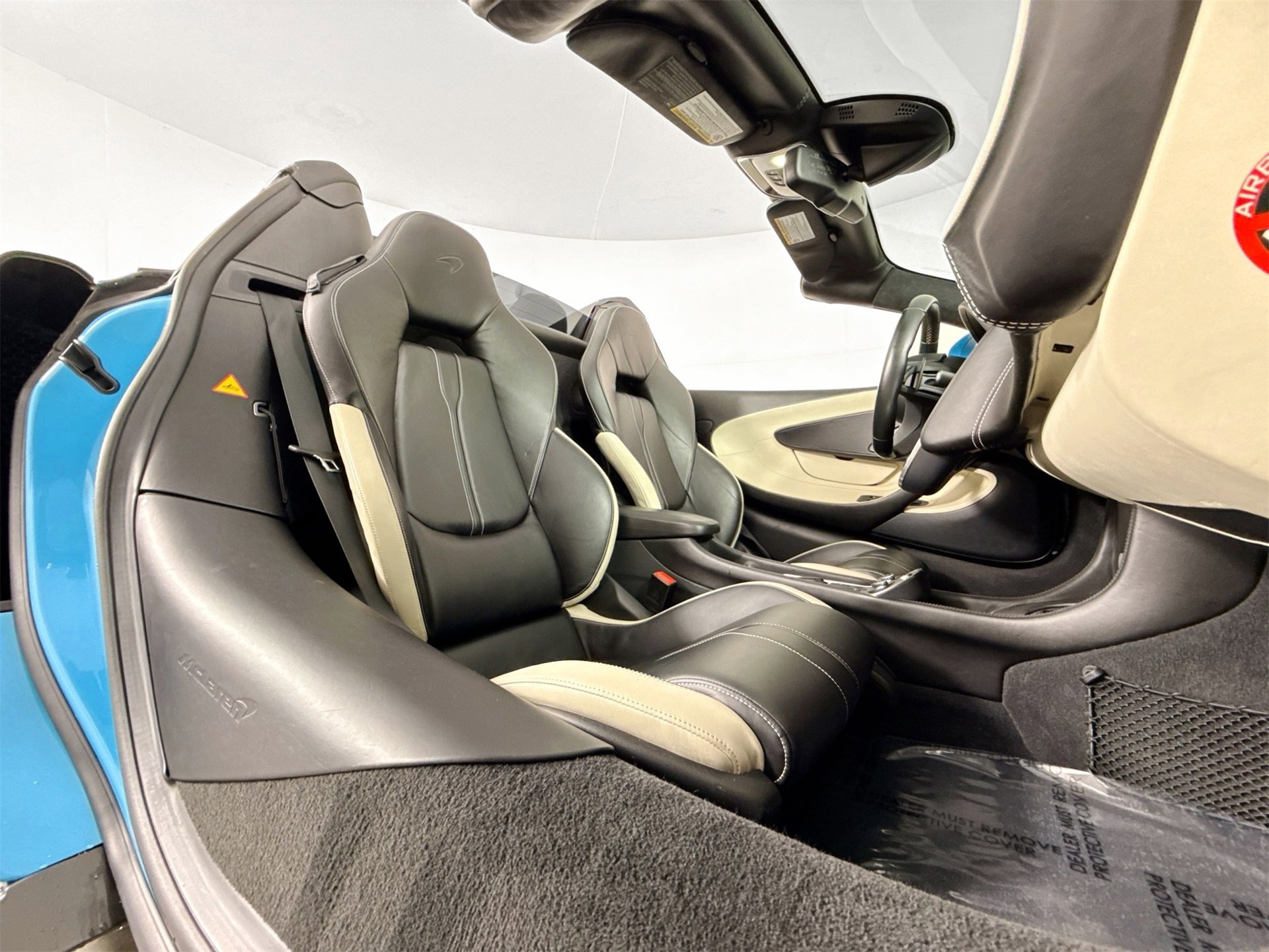 Used 2018 McLaren 570S Spider image 21
