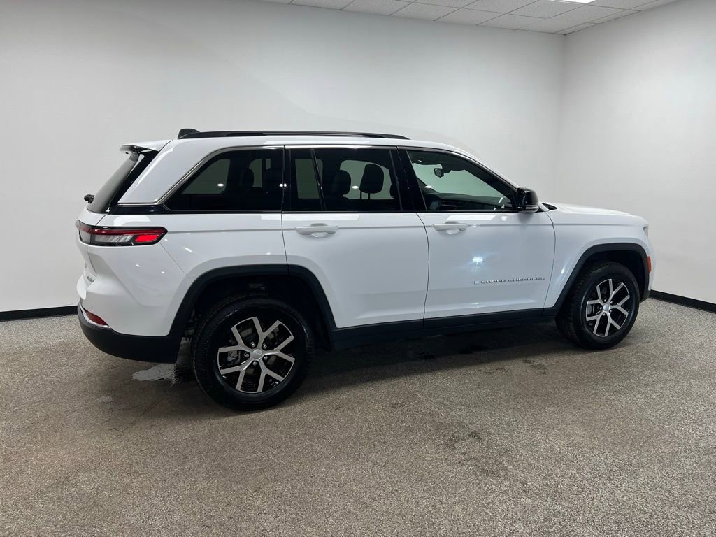 Used 2024 Jeep Grand Cherokee Limited image 21