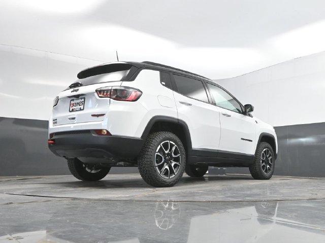 New 2026 Jeep Compass Trailhawk w/ Sun, Sound & Navigation Group AWD/4WD image 38