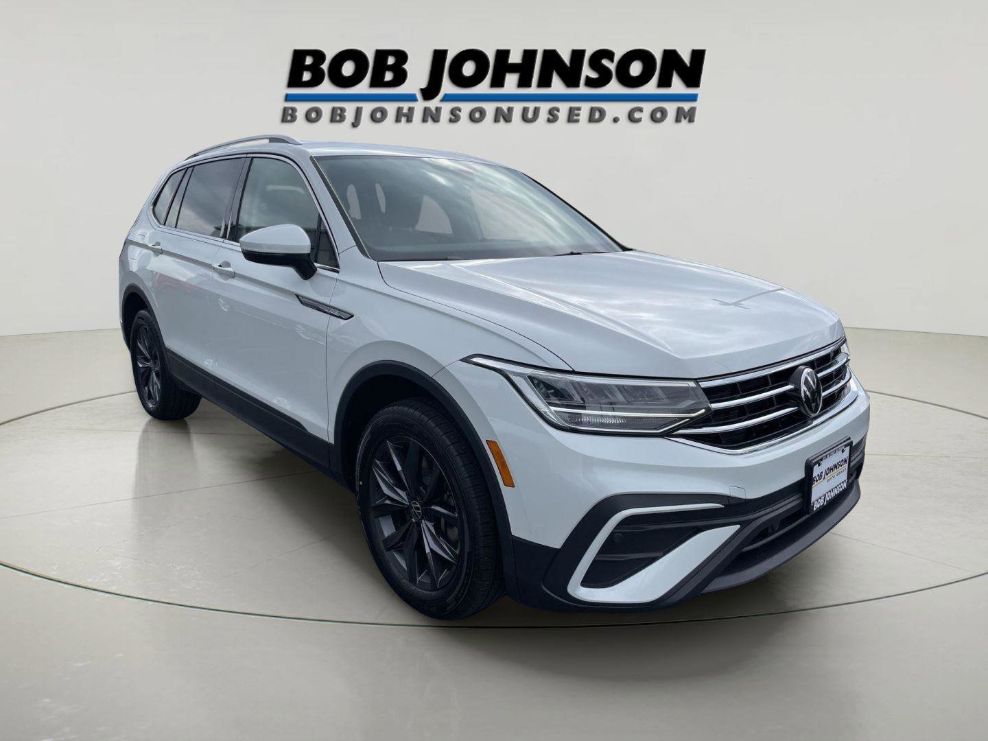 Used 2023 Volkswagen Tiguan SE AWD/4WD image 1