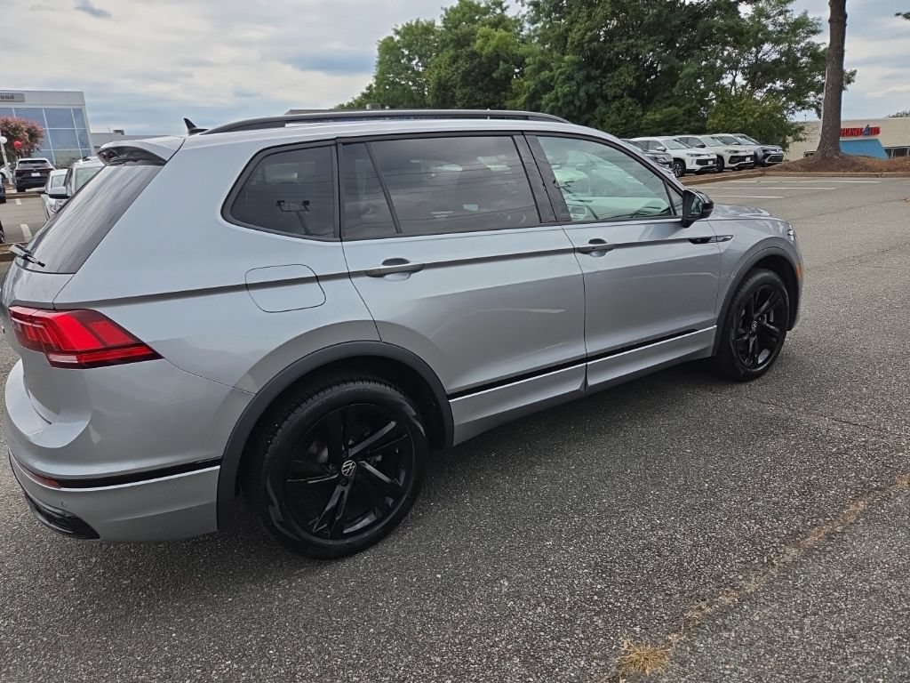 Certified 2024 Volkswagen Tiguan SE R-Line FWD image 5