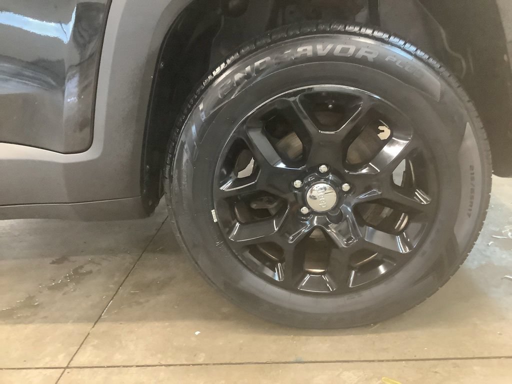 Used 2017 Jeep Renegade Latitude AWD/4WD image 27