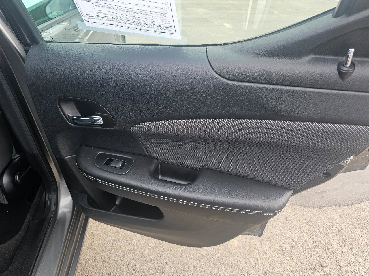 Used 2013 Dodge Avenger SE image 18