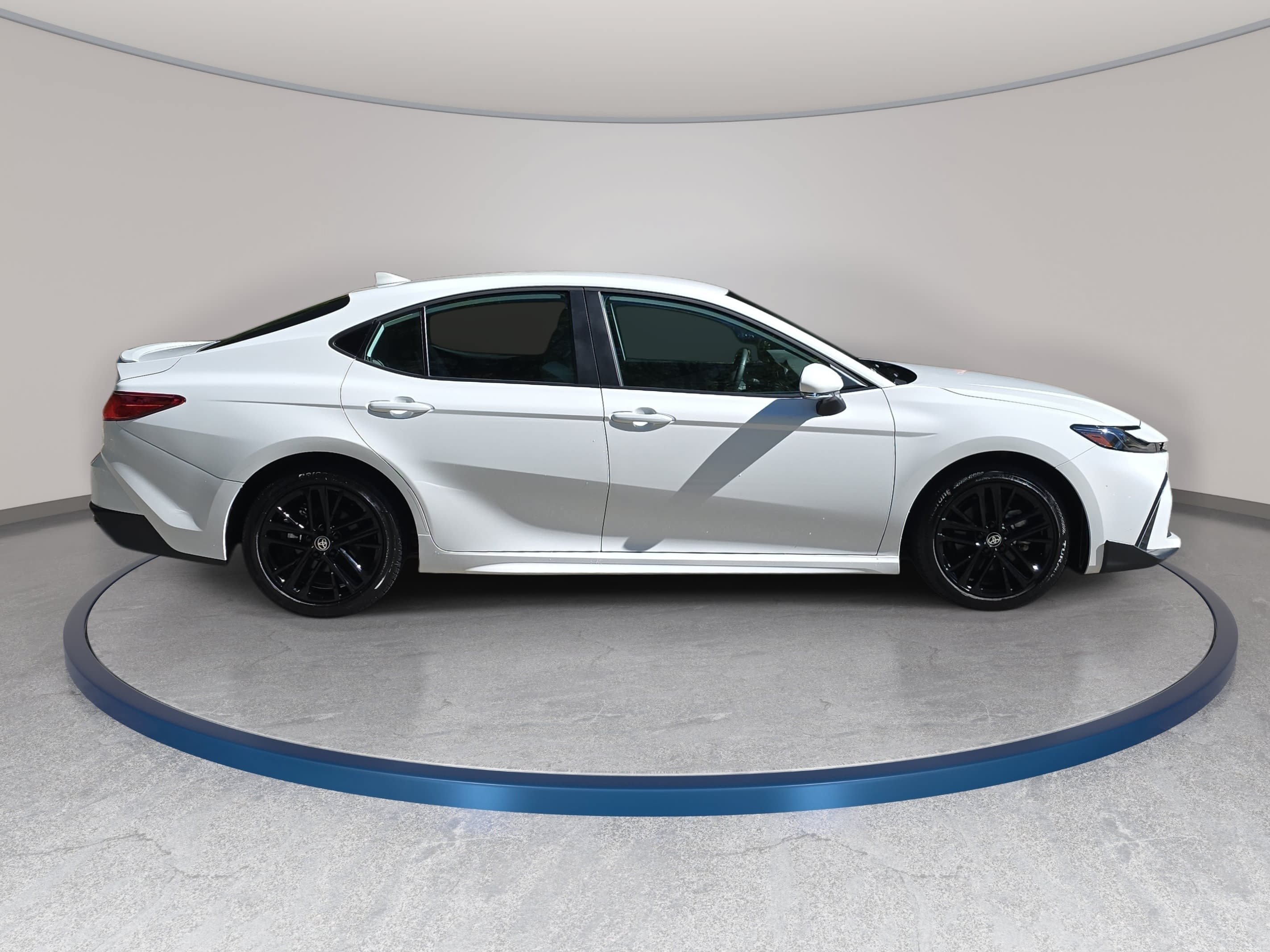 Used 2026 Toyota Camry SE w/ Convenience Package FWD image 4