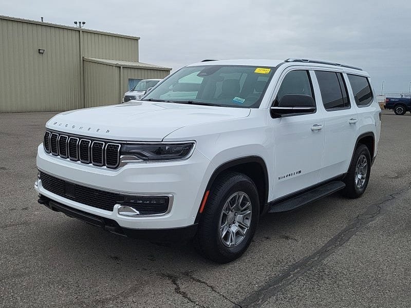 Used 2023 Jeep Wagoneer 4WD w/ HD Trailer Tow Package image 1