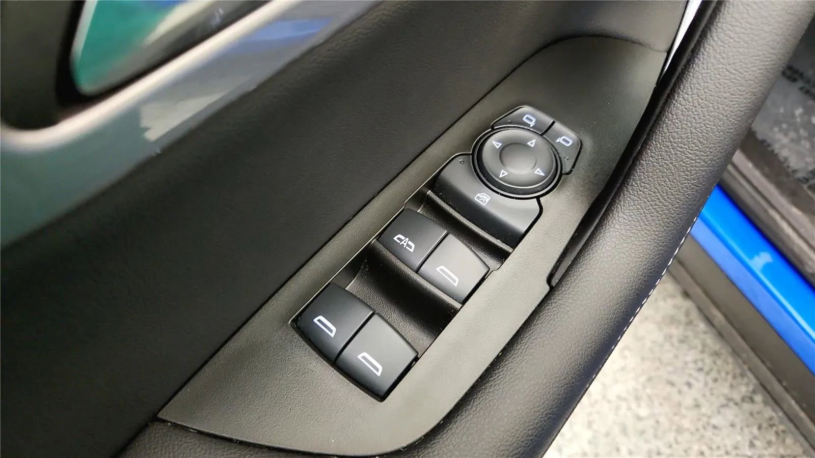 Used 2024 Chevrolet Blazer LT w/ Convenience Package image 30