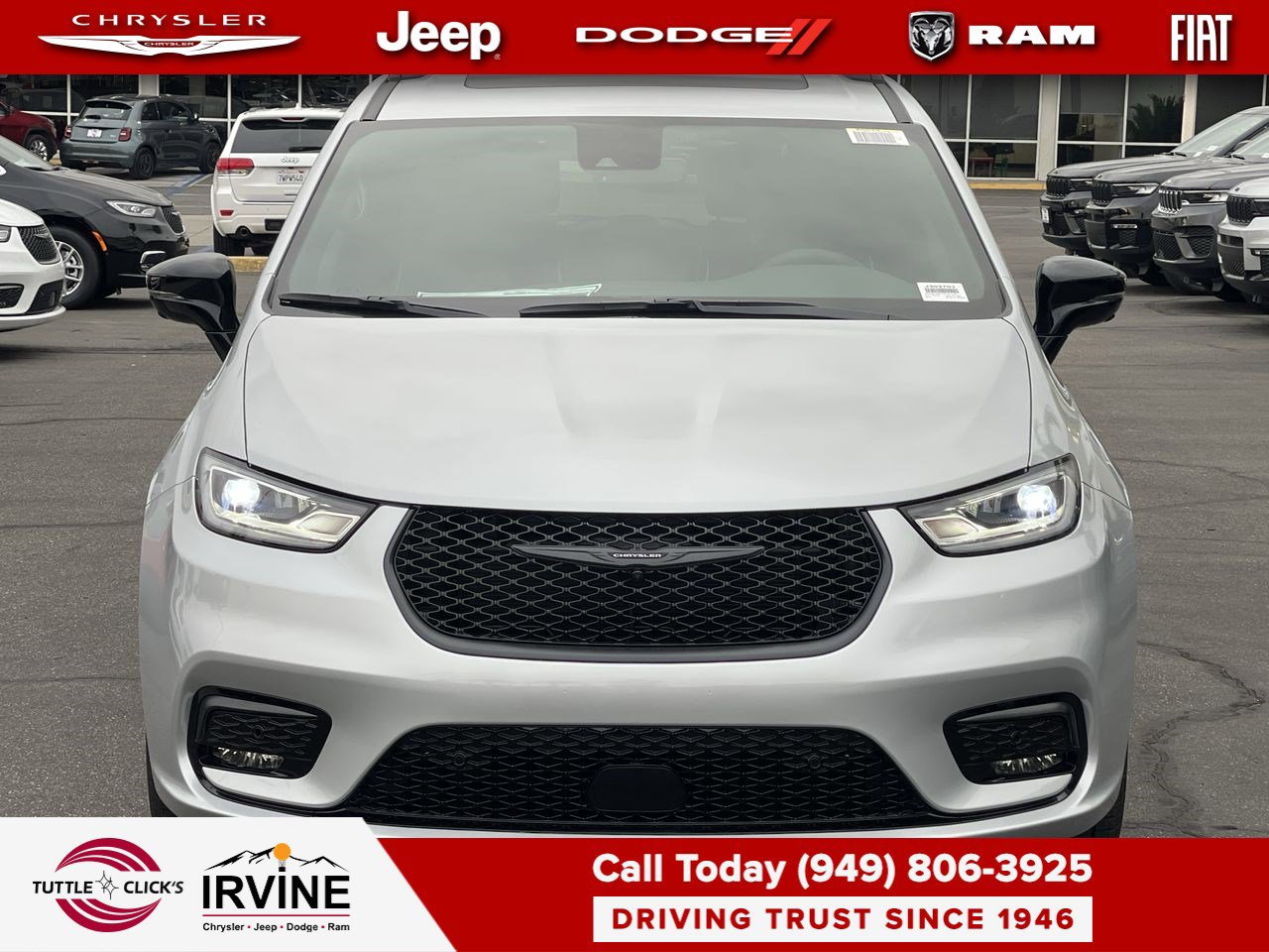 Used 2026 Chrysler Pacifica Limited w/ Uconnect Theater Family Group image 2