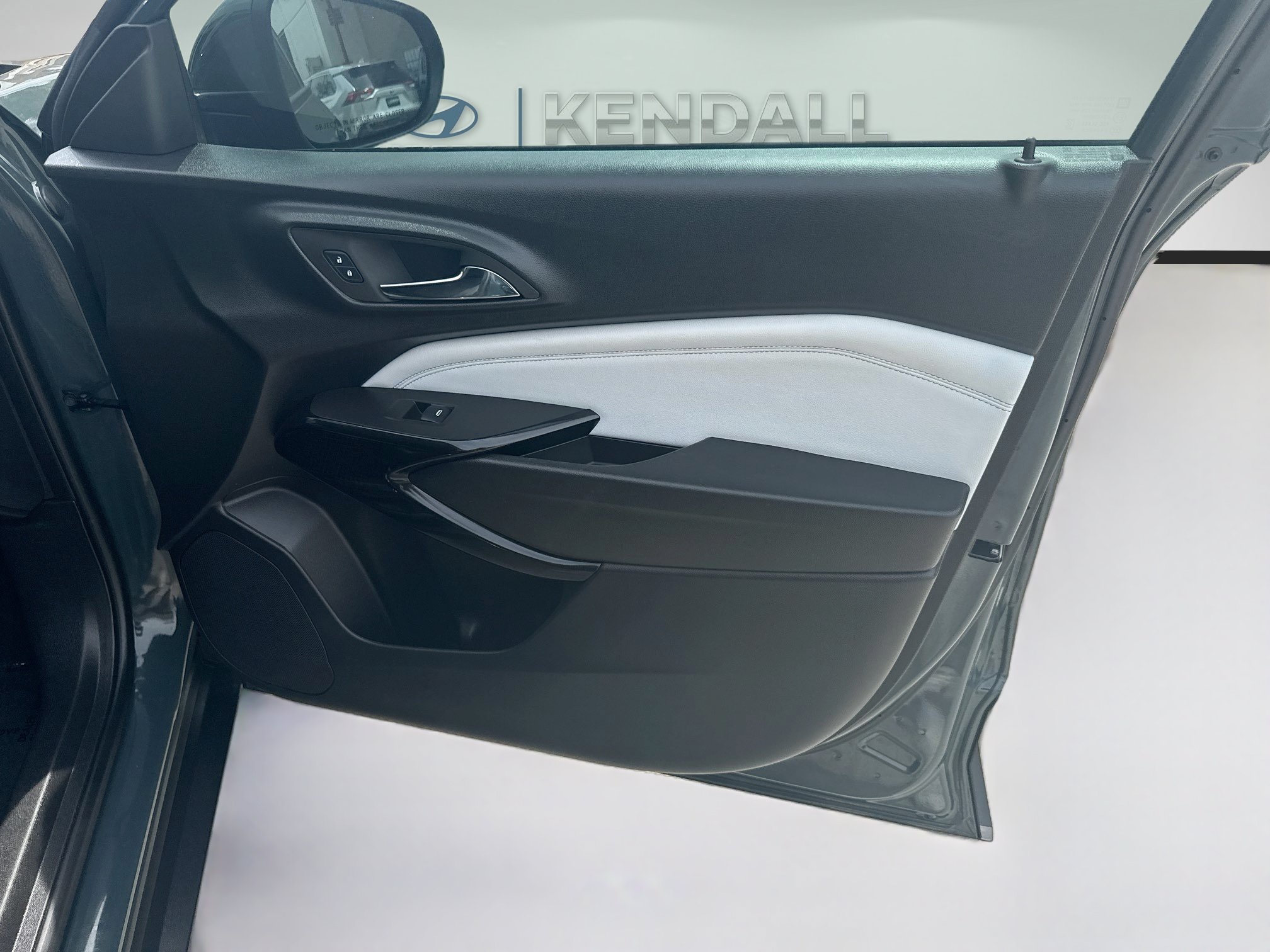 Used 2025 Chevrolet Trax LT FWD image 30