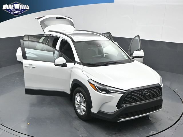 Used 2022 Toyota Corolla Cross LE image 25