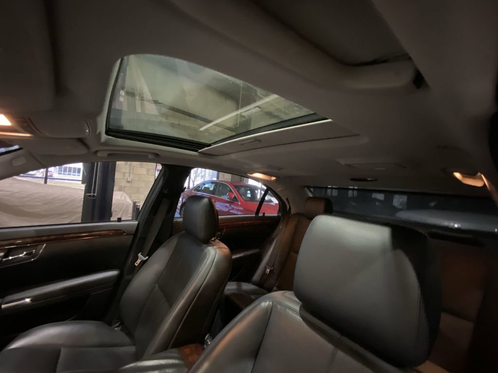 Used 2009 Mercedes-Benz S 550 4MATIC w/ Sport Pkg image 13