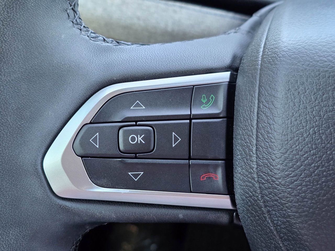 Used 2024 Jeep Compass Latitude w/ Convenience Group image 22