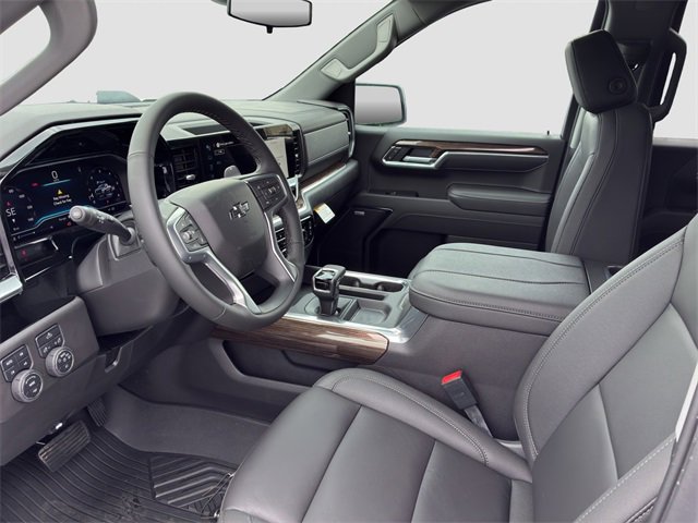 Used 2025 Chevrolet Silverado 1500 LT Trail Boss w/ Convenience Package II image 8