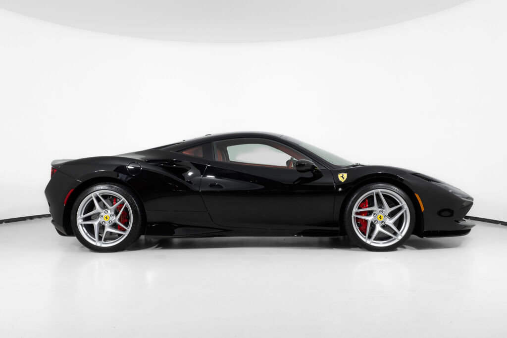Used 2022 Ferrari F8 Tributo RWD image 10